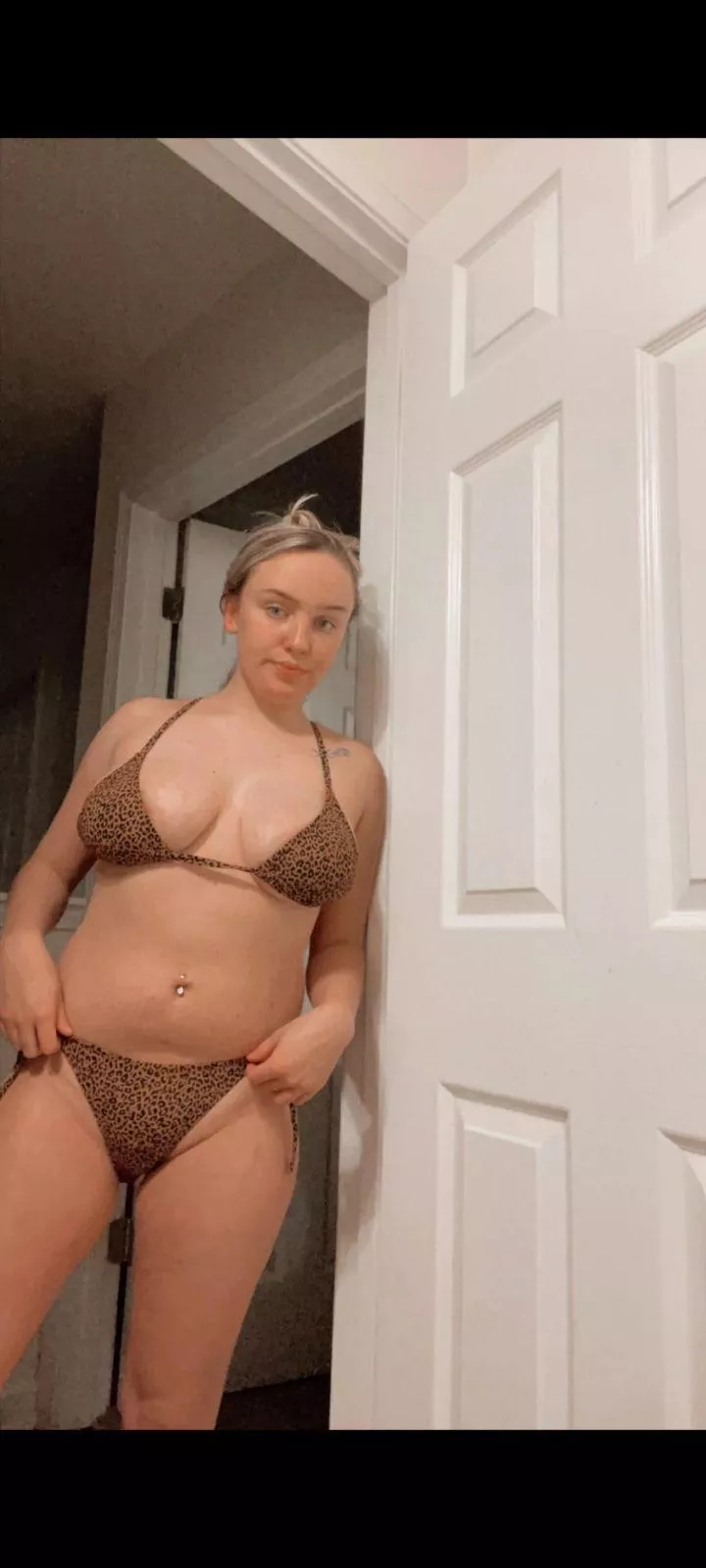 Trading my blonde and sexy girl. Send a Sample in DM