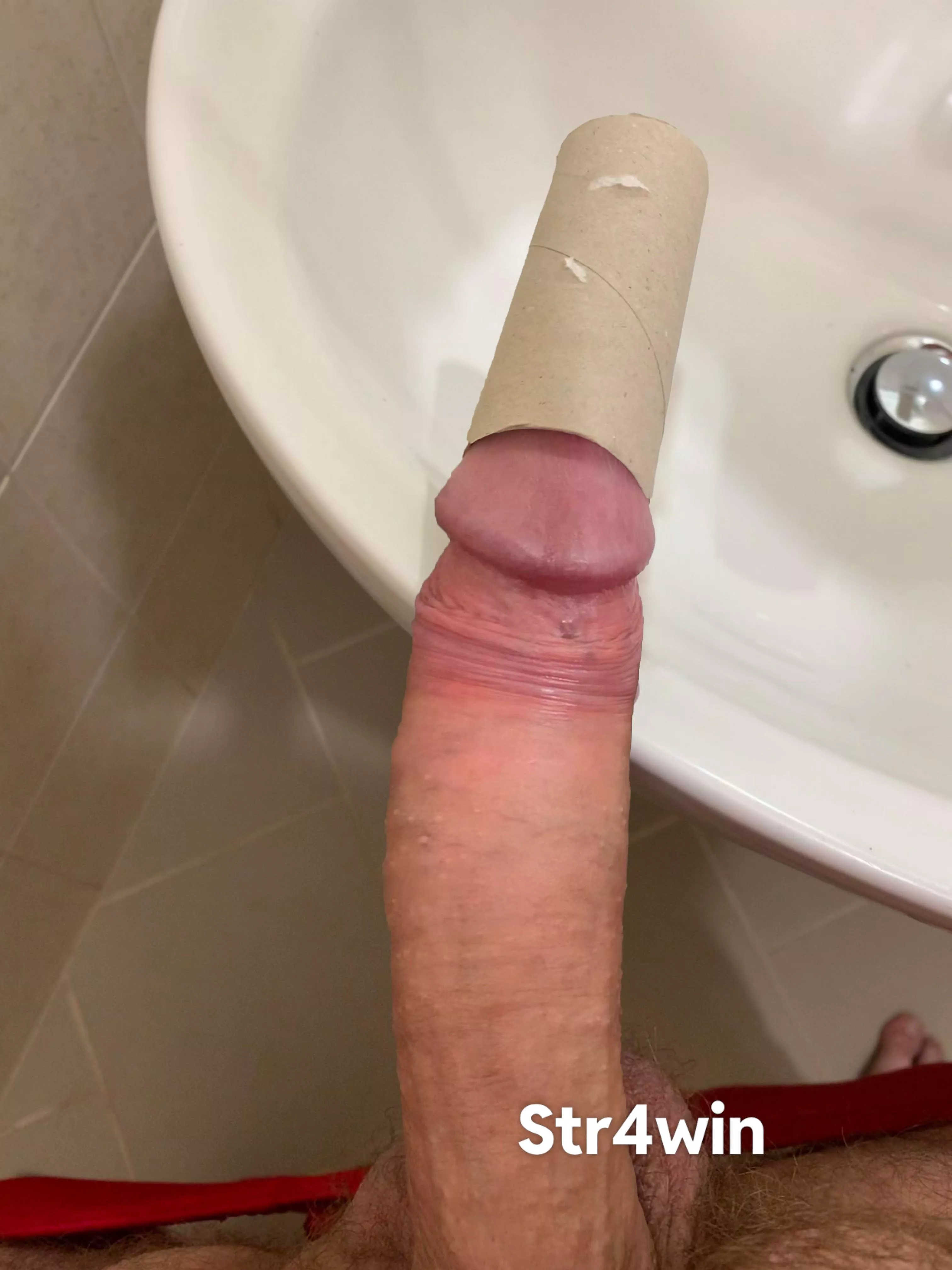 Upvote if im bigger , send d m pic to compare