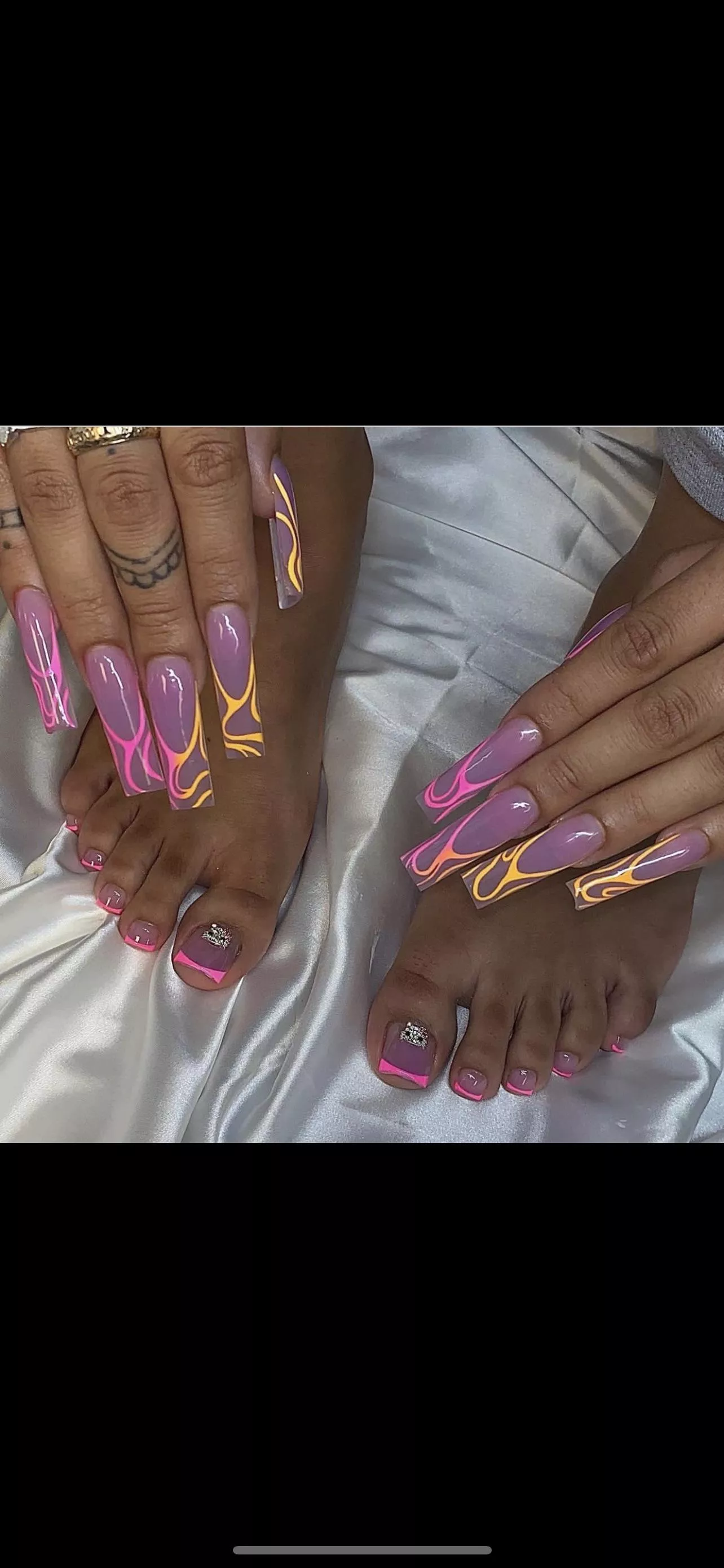 Wanna suck on my clean pretty feet? 😍