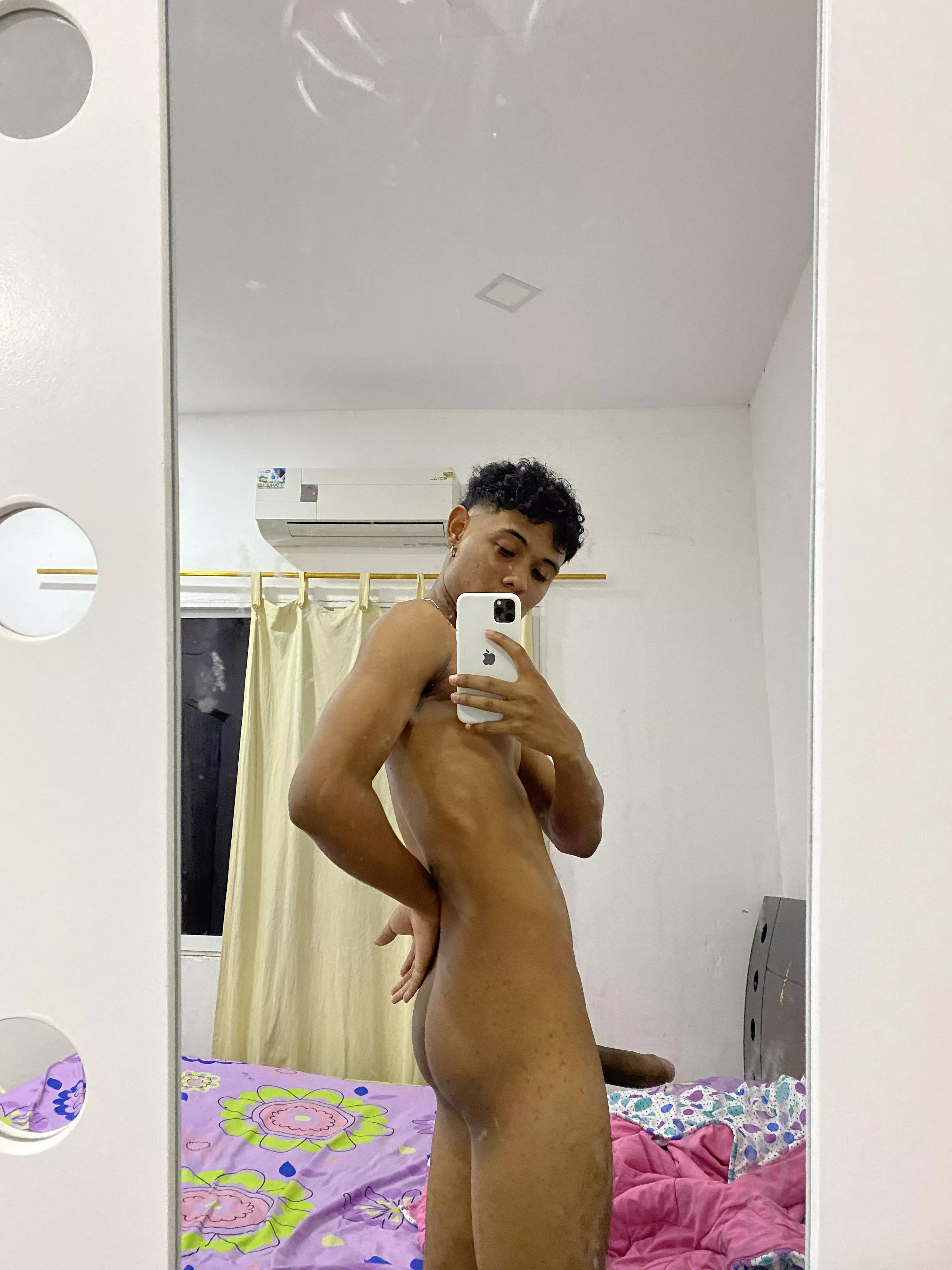 who wanna take this cock?