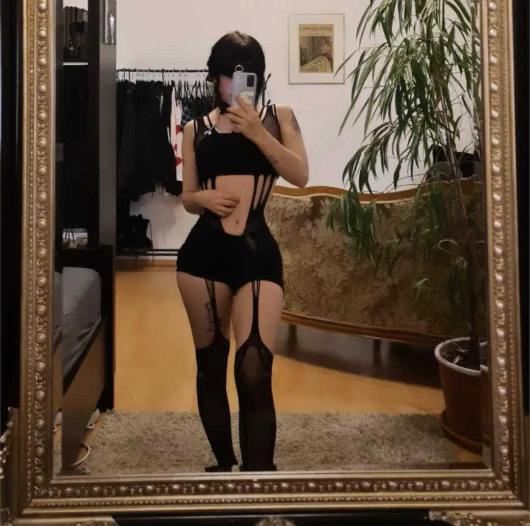 Who wants to take them off me with their mouth? 😈