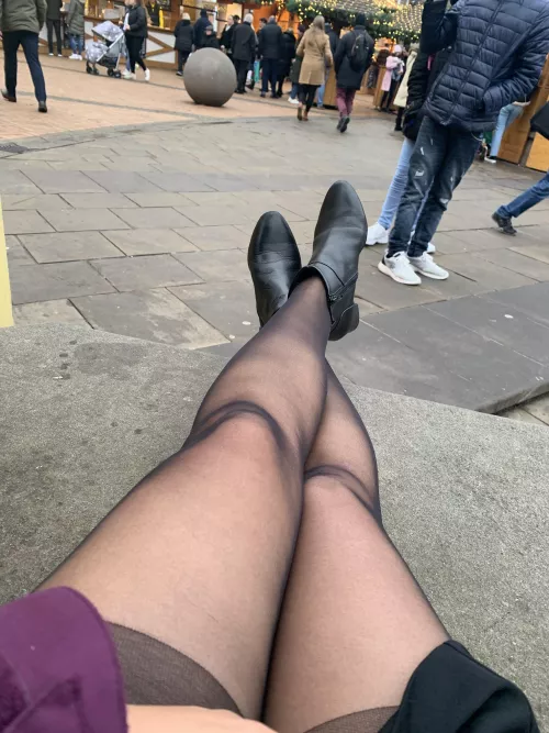 Would you stop and stare at my legs like the man in the photo if you saw me at your local Christmas market?😉
