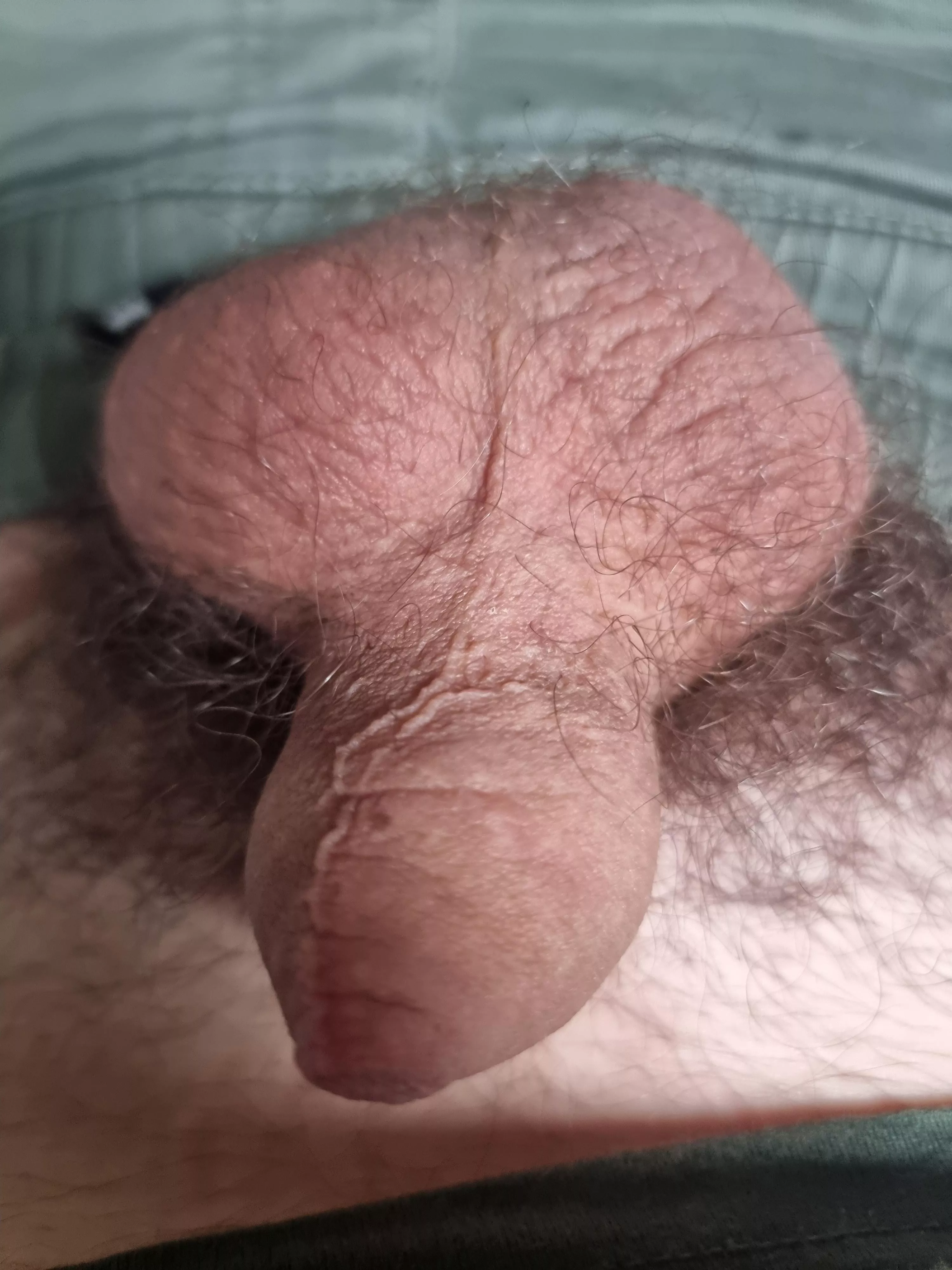 (18) supersoft tight foreskin who wants to suck him ;)