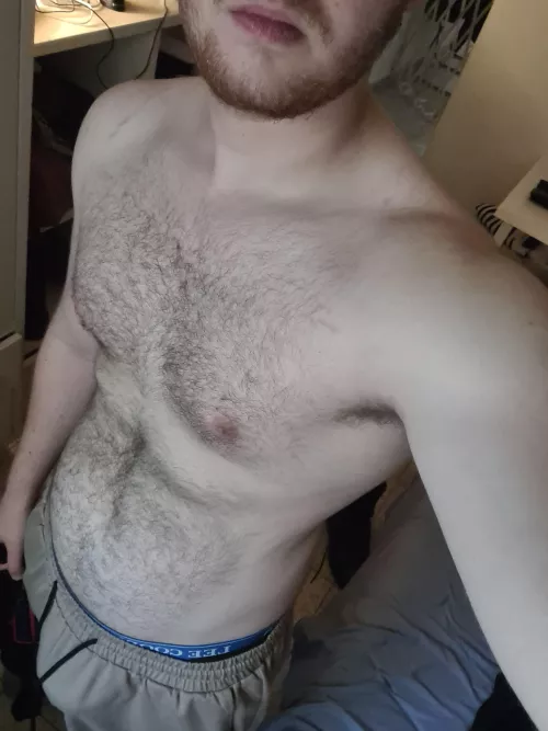 20 lookimg for bodybuilders/ muscular guus. hmu