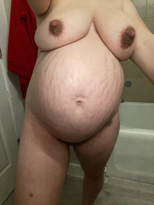 26 176 5’2, 40 weeks pregnant and over it.