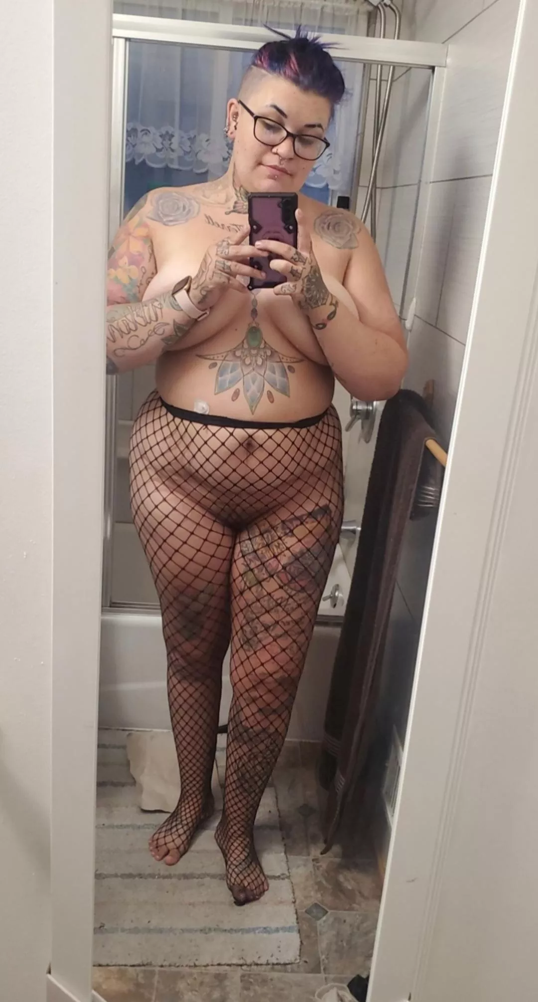 [29f] if I put my phone down, are you going to be my bra...😘