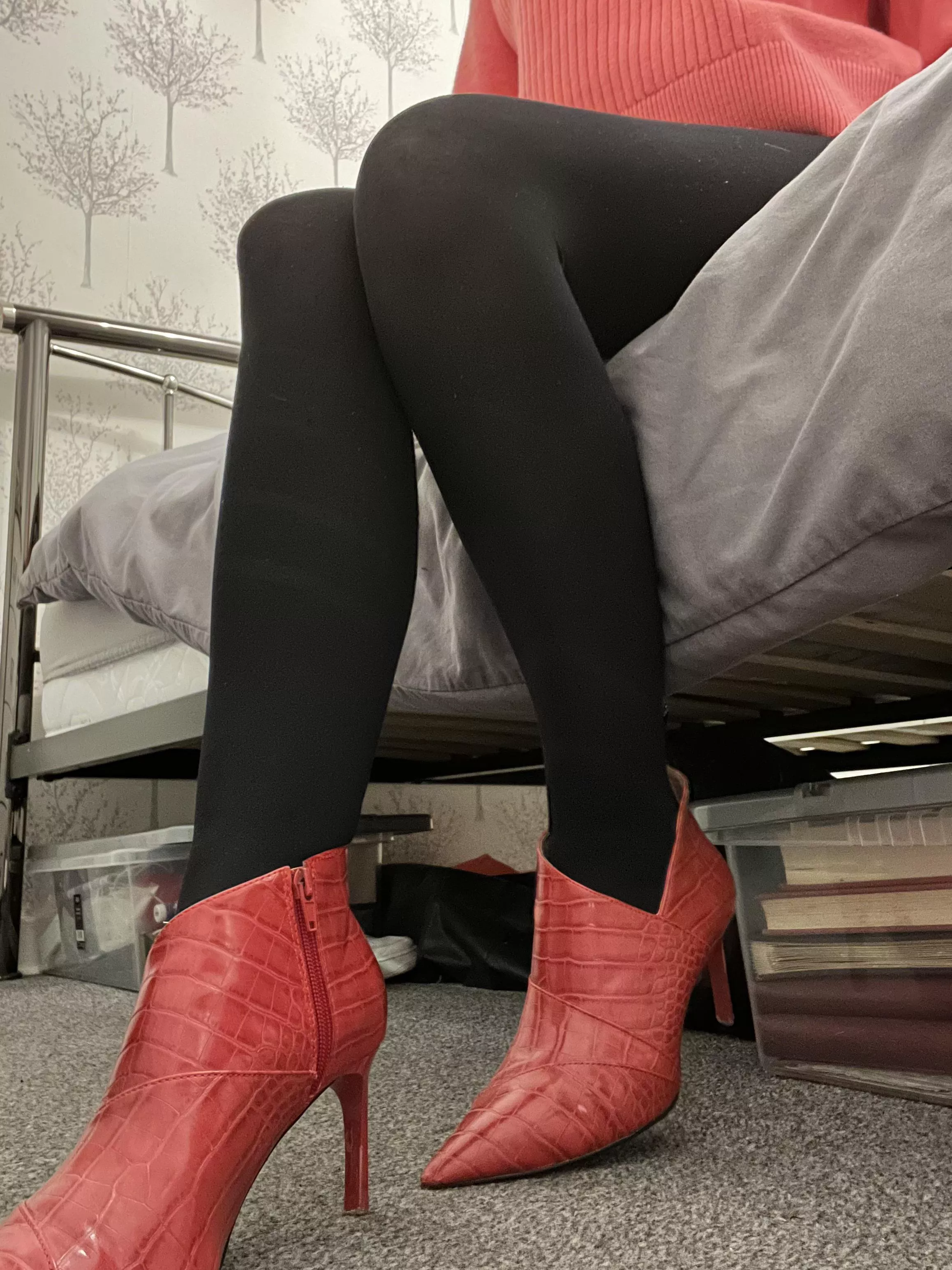A day for thick tights and boots 😘