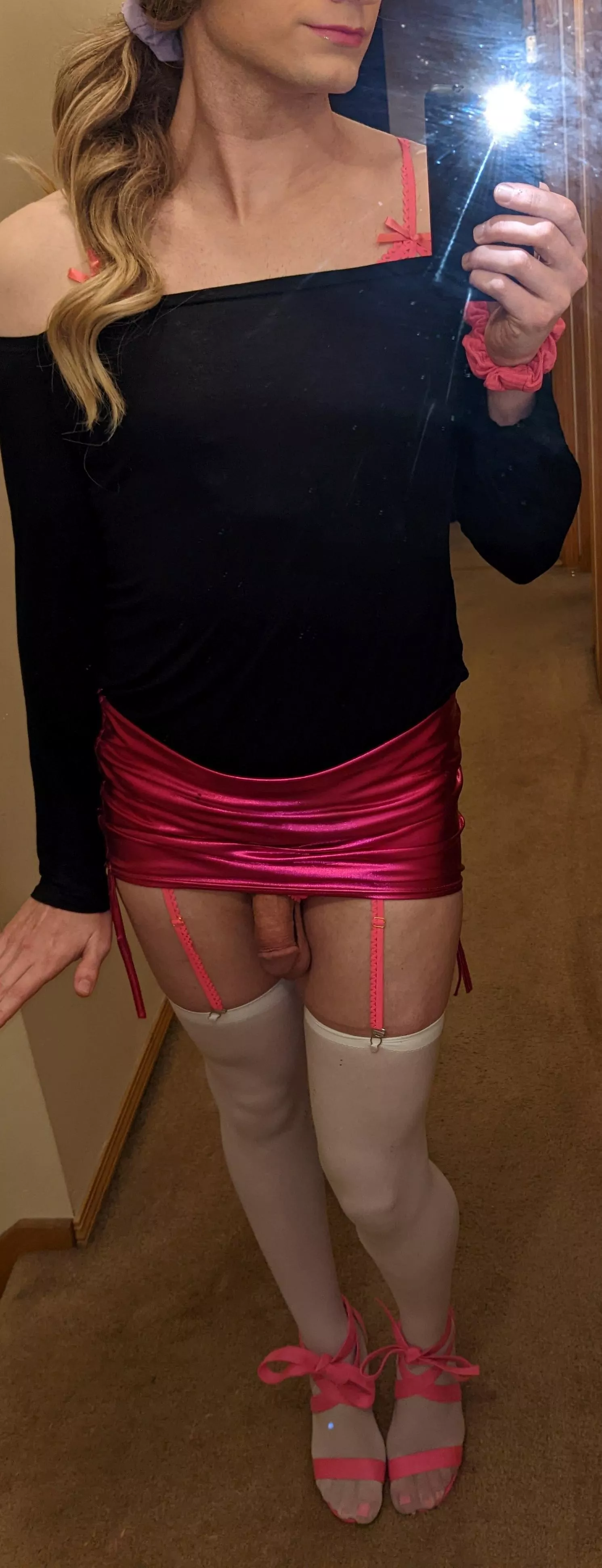 A teeny little surprise under my skirt 😘