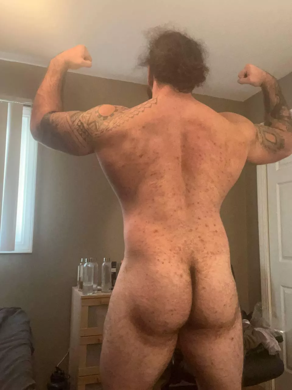 Anyone hungry for a hung country jock?