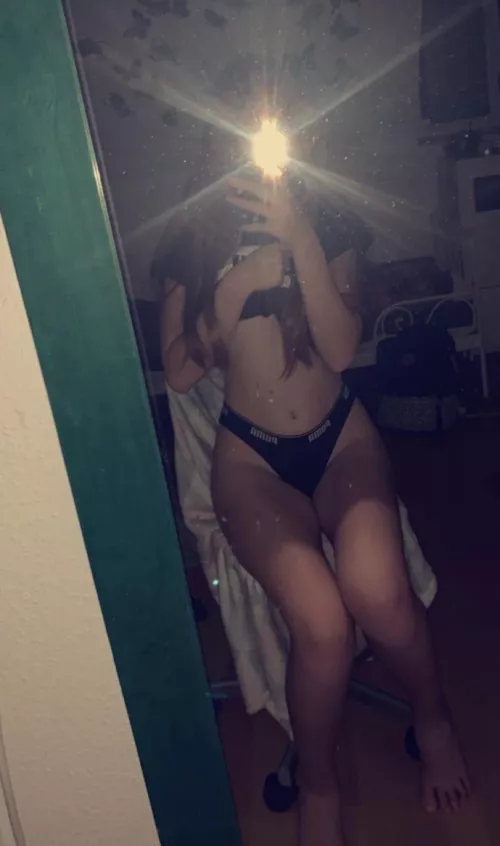 Bin gerade sooo horny 🤤kann mir ein Girl helfen ?☺️