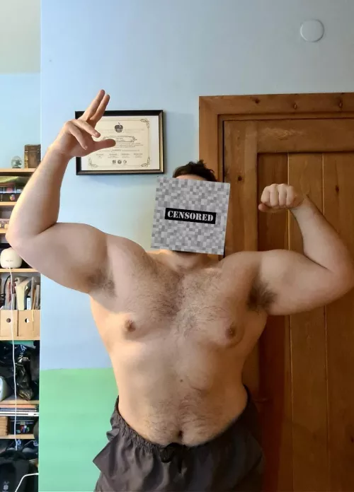 Chubby guys can be strong too! 🤫