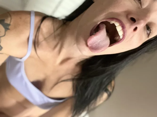 Come here and cum here👅