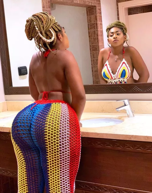 Crocheted clothing needs to be a trend