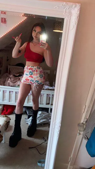 [domme] Arrow up if you are below 7 inches and and say YES