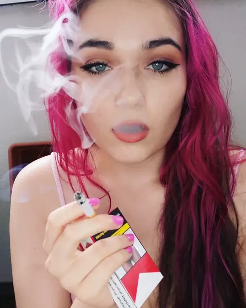 Exhale pic😍 Nothing beats marlboro reds❤️