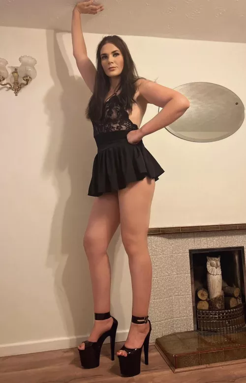 [F] [26] 6ft 5” (196cm) without heels.