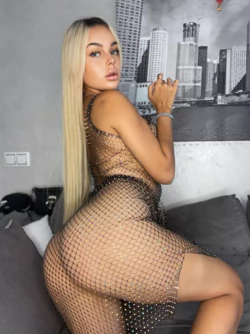 [F] Does daddy wanna play with me?