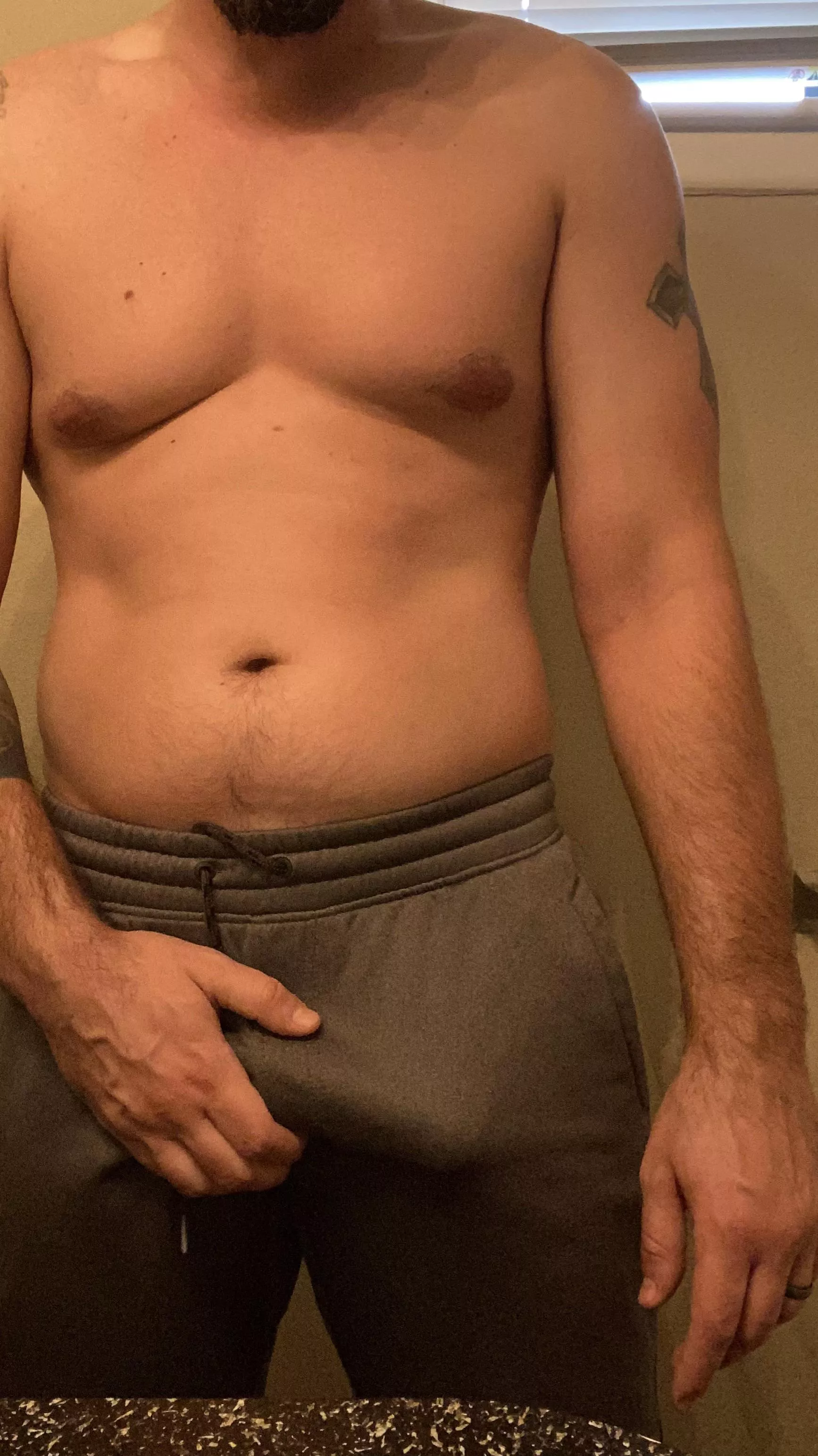 Felt like posting, average body and hopefully an above average outline.