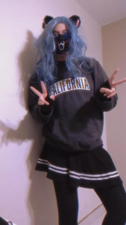 First time on a wig and skirt is a mess!! 😭