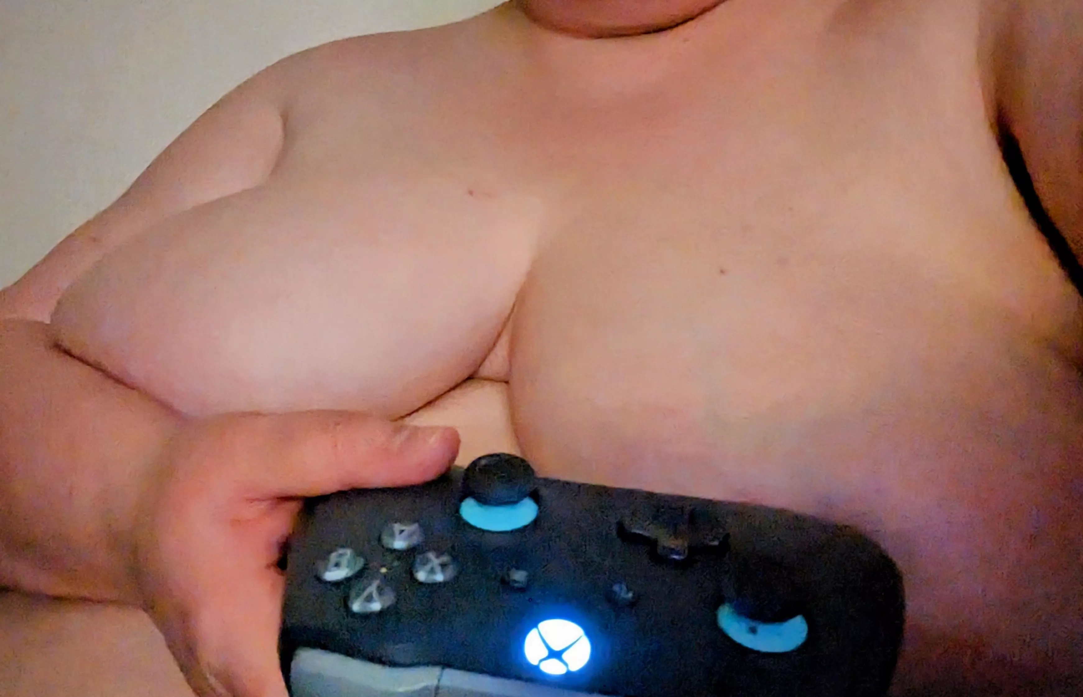 Gaming in the nude 😜
