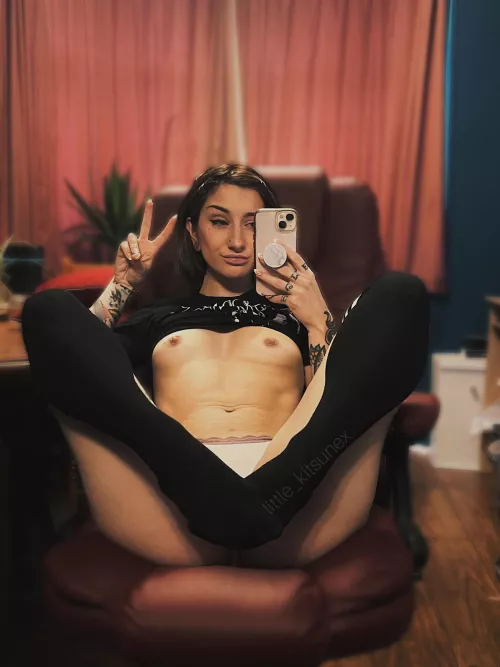 hey, I’m here to distract you while you try and work! 😈