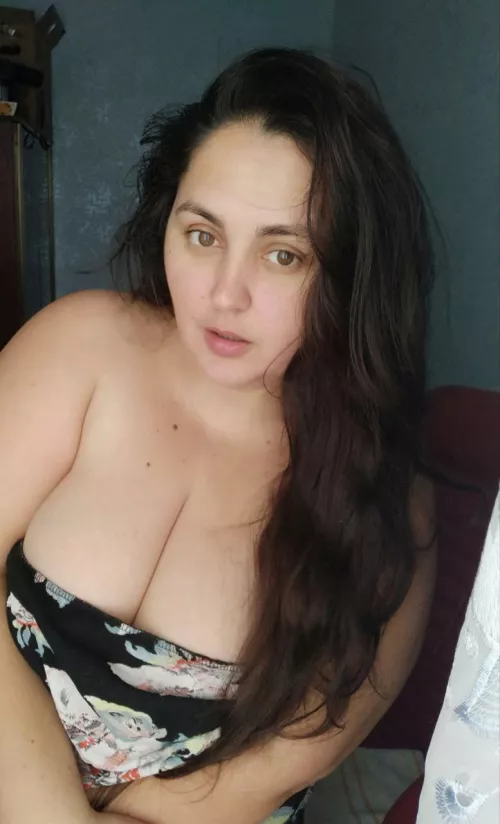 Hey! I'm Karina the sexy mom nextdoor