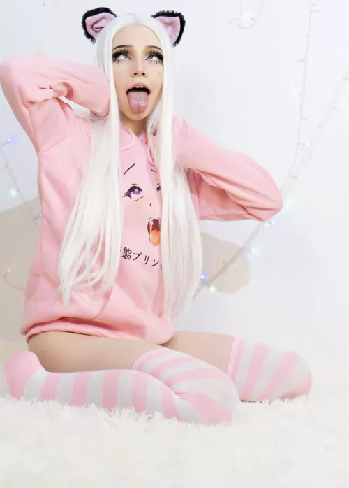 Hmu for her mega. It’s 4 GB and thousands of pics