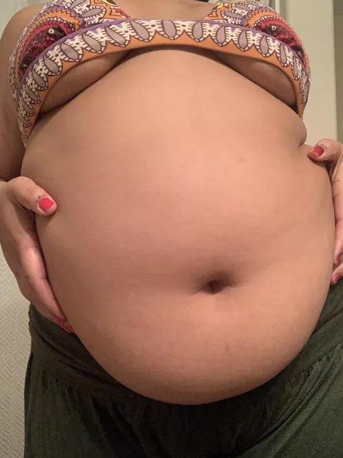 Hoping to make this belly pop with tonight’s live stuffing on my onlyfans ☺️