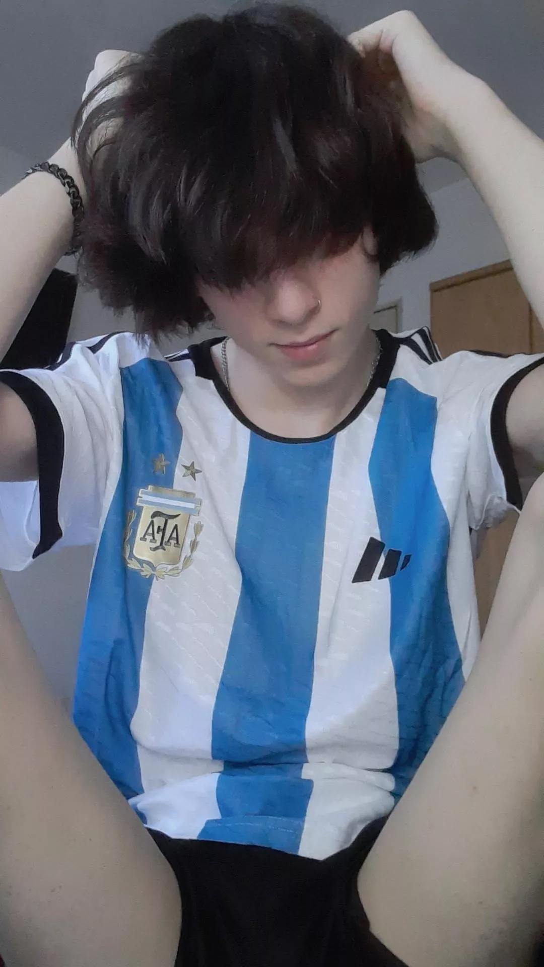 I don't have cute clothes like all of you ☹, but I have an argentinian shirt 😈