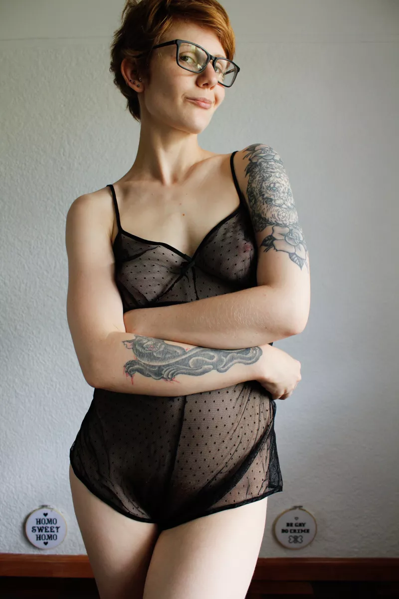 I fucking love sheer clothing! ^^