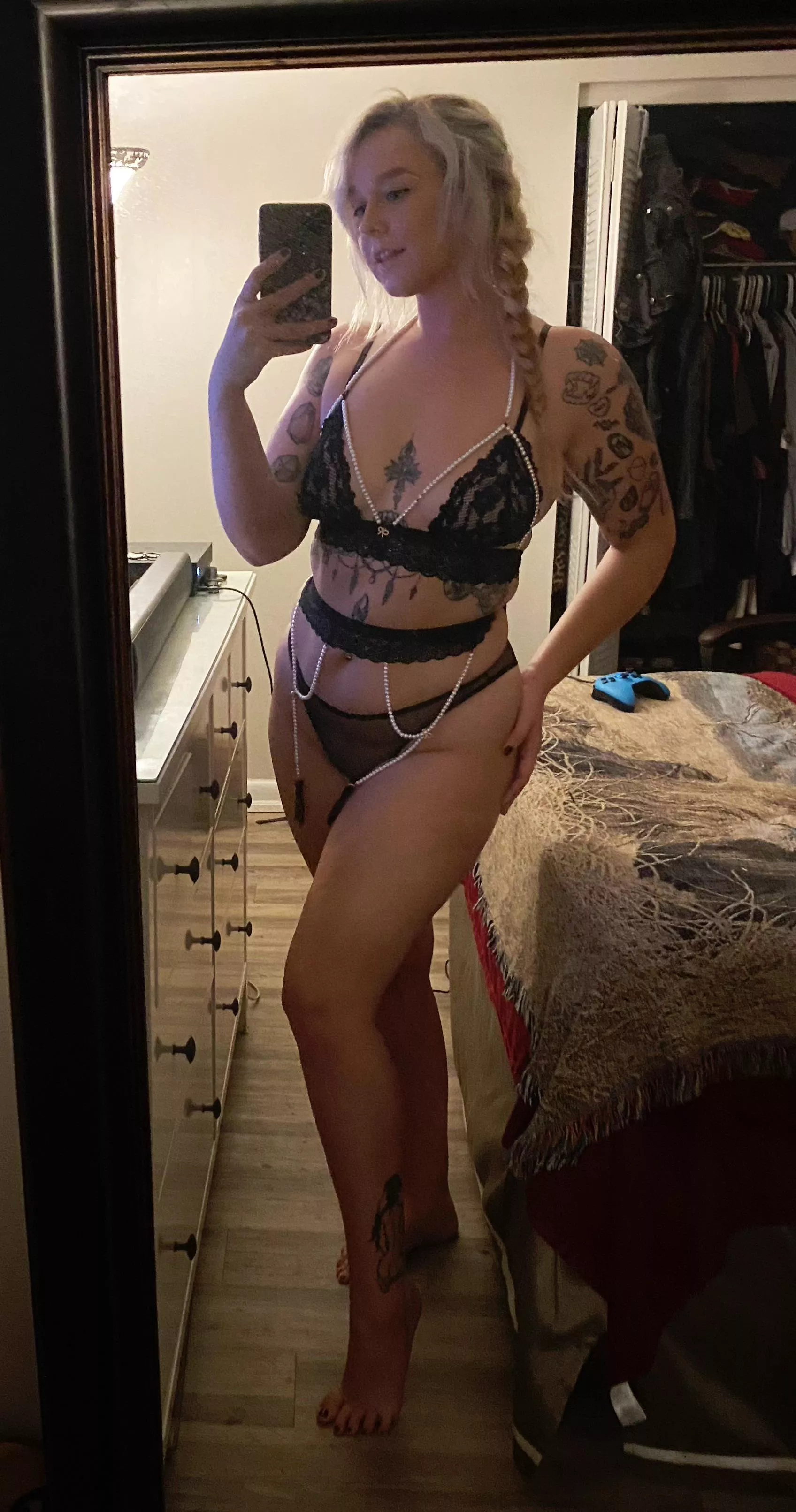 I just stumbled upon this subreddit, and i love it because i have so many iPhone mirror selfies LOL