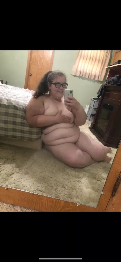 I love my little (🤭) tummy 🥰