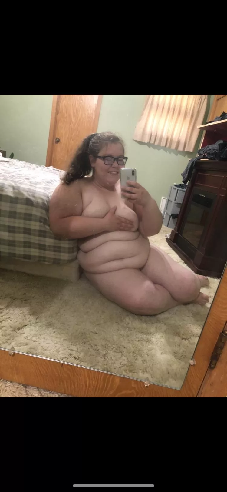 I love my little (🤭) tummy 🥰