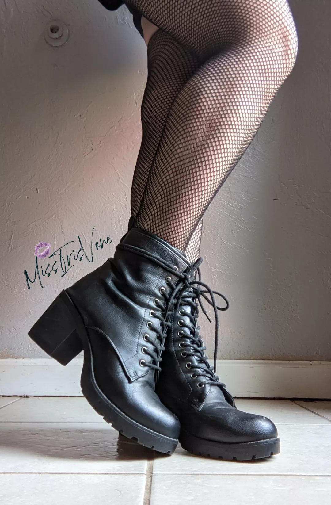 It's time to shine your Miss's boots 👅 Get over here.