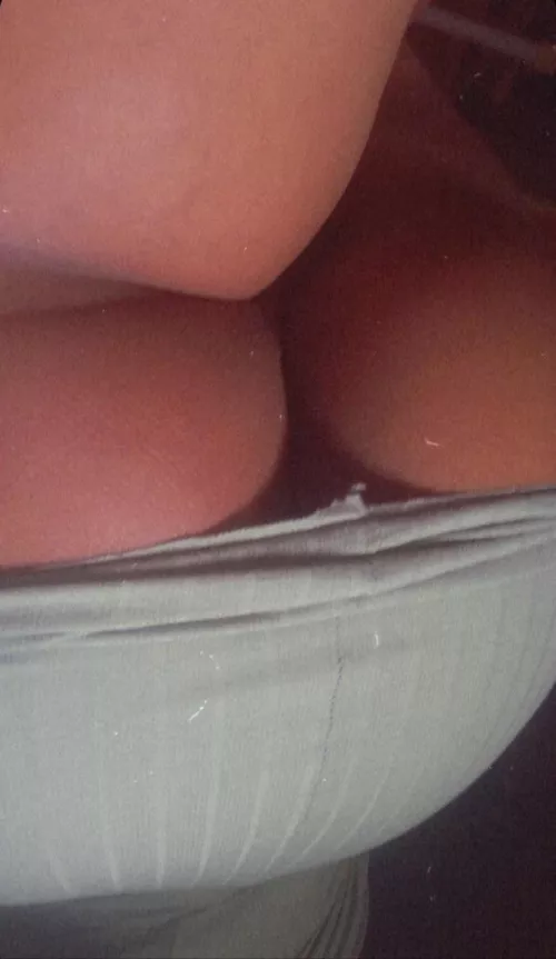 Lemme sit on your lap 🥺