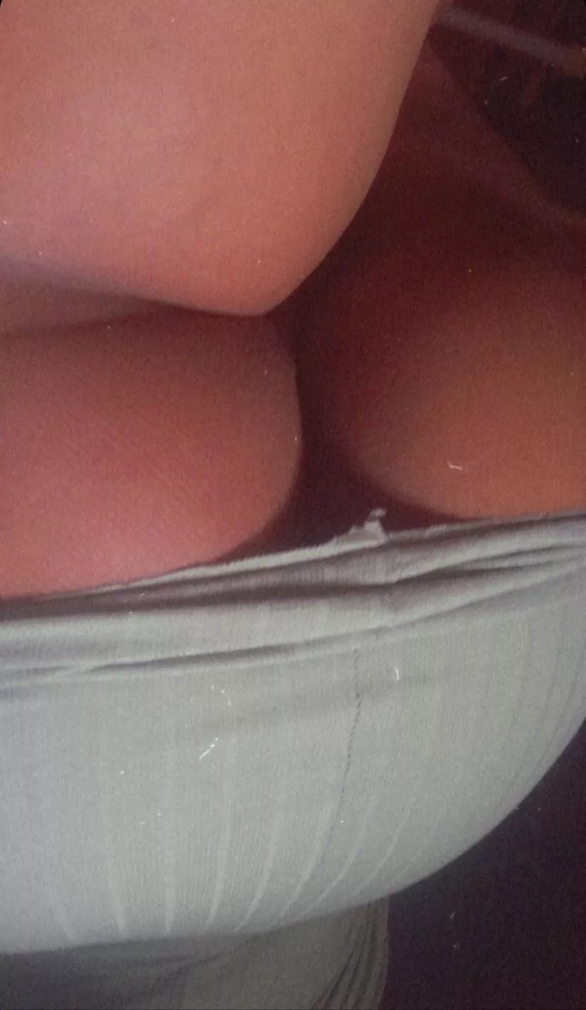 Lemme sit on your lap 🥺