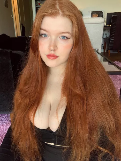 my blanket of hair & I wish you a Happy Friday 💝