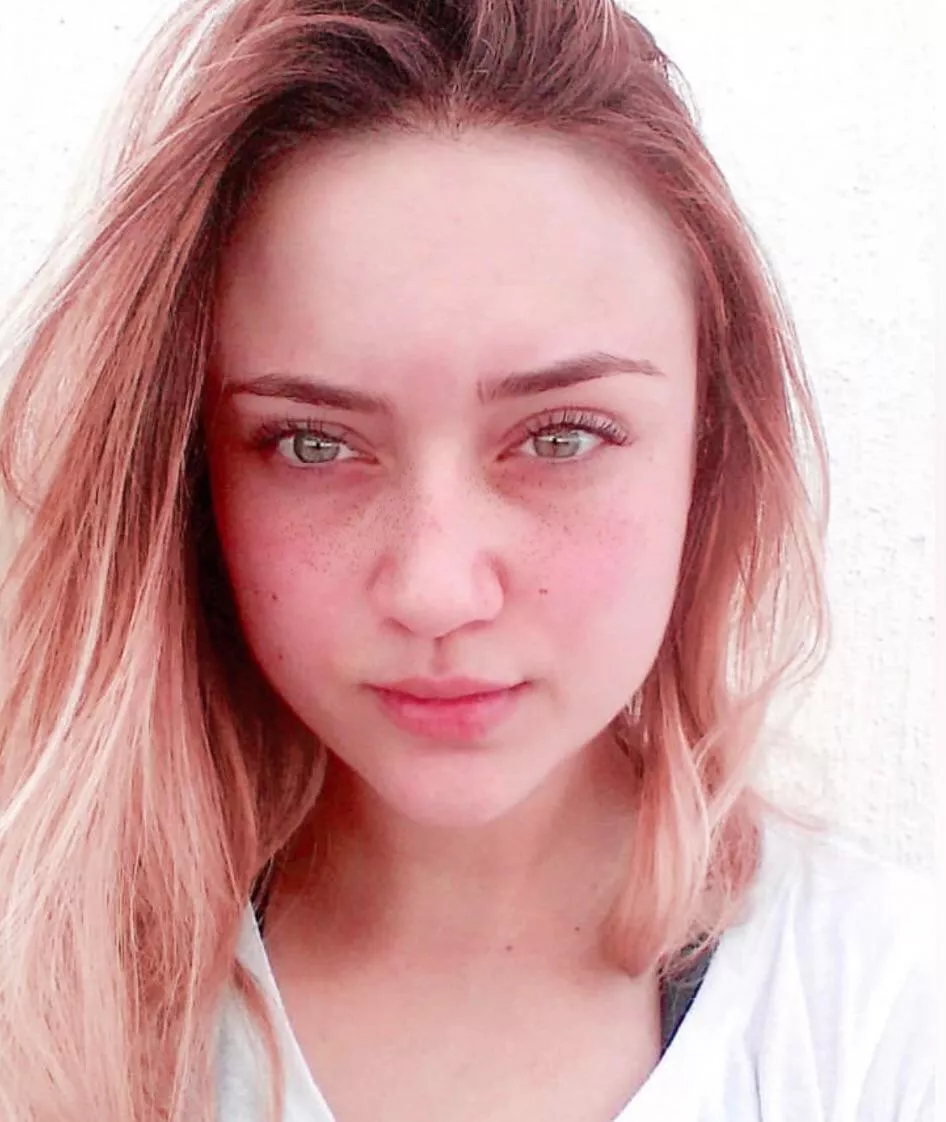 No makeup selfie [f]