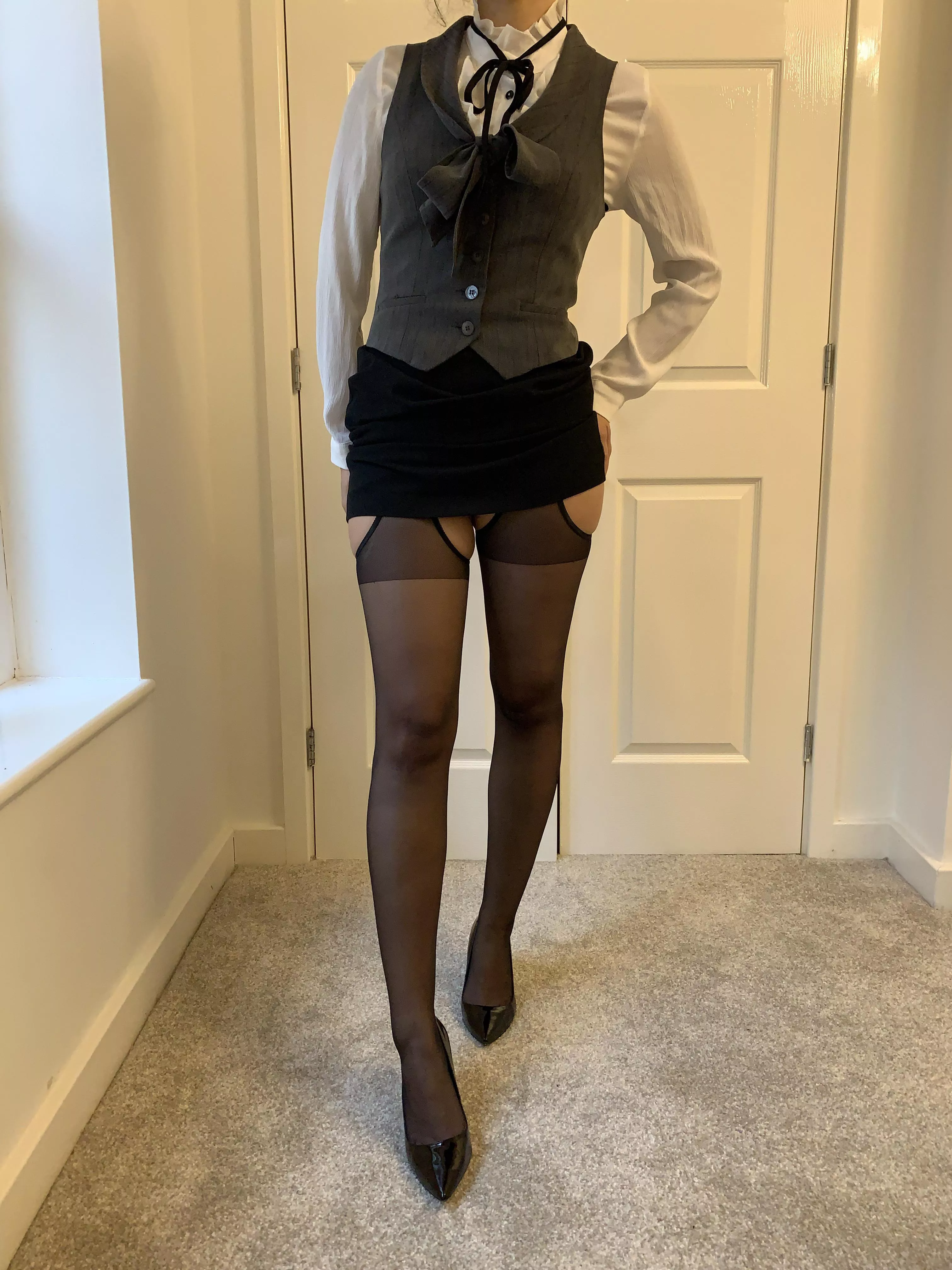 Office trouble: i got a part-time job as a bar maid! My training begins in 2.5 weeks and this will be one of my outfits! Would you buy me a drink? 🙈