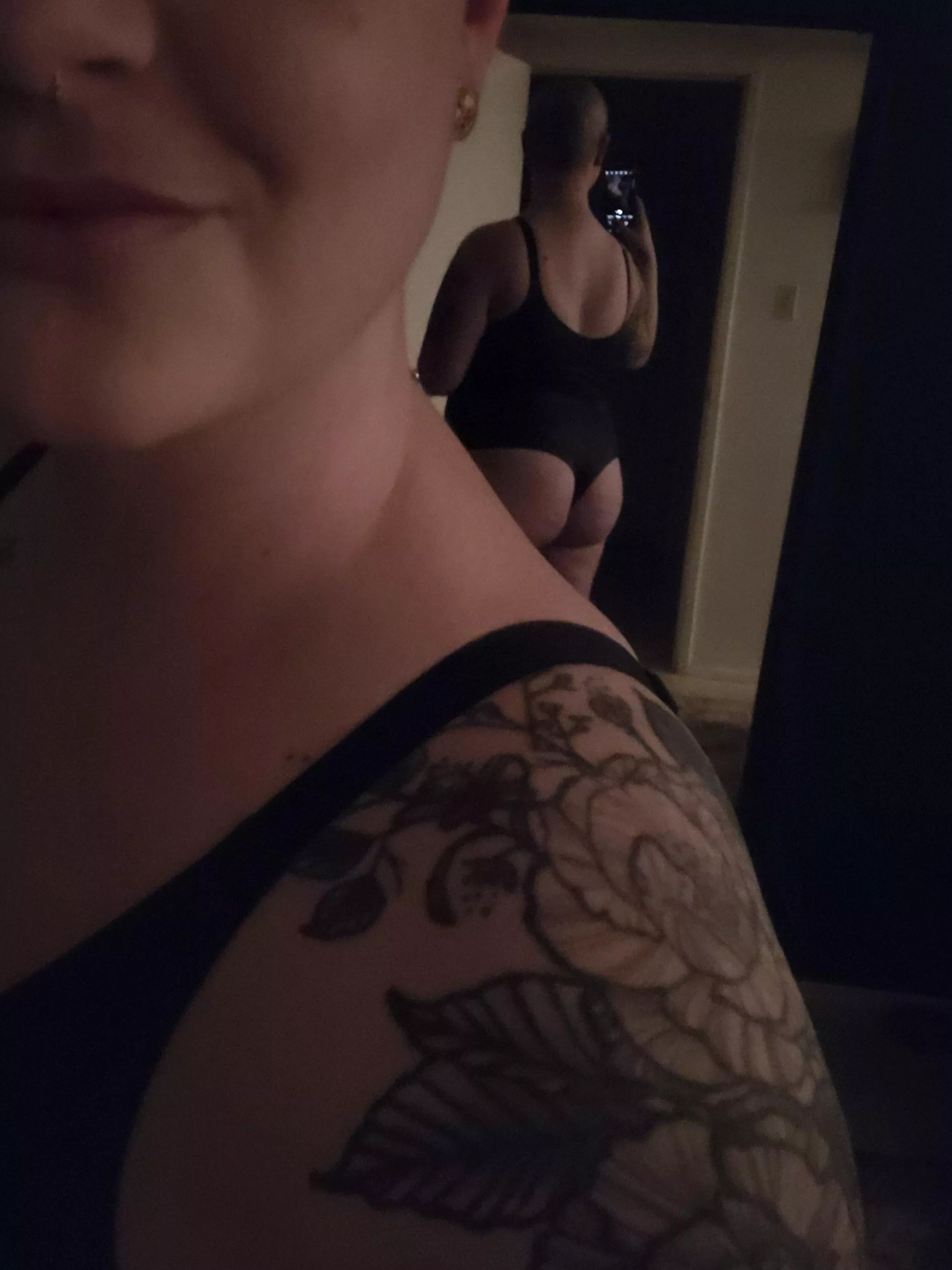 Peek a boo. 😈😉 (F)