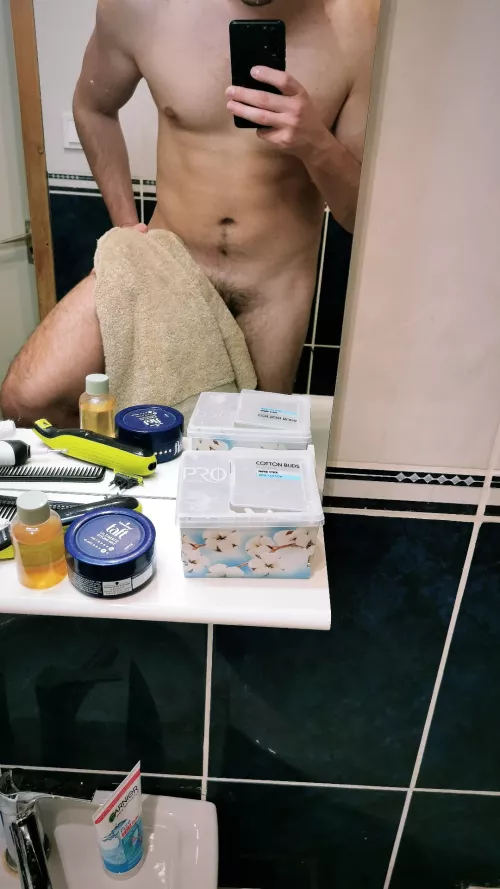 Rate (M)y (almost) nude body, please! :)