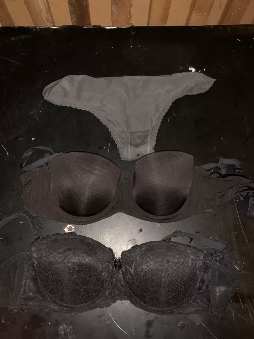 Schreibt mir wer alles tut was ich sage +Belohnung