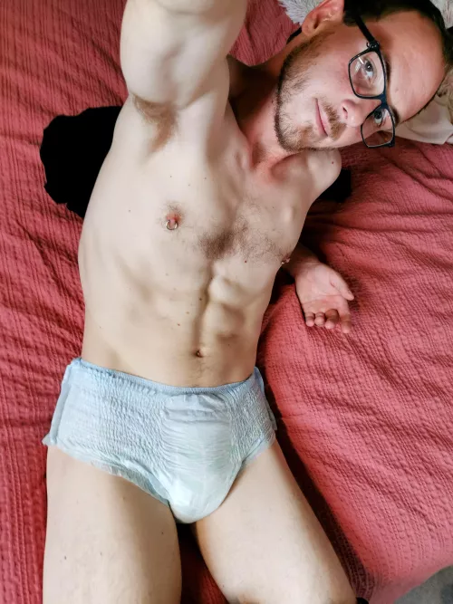 Spent my day off work wearing a pullup diaper 😋