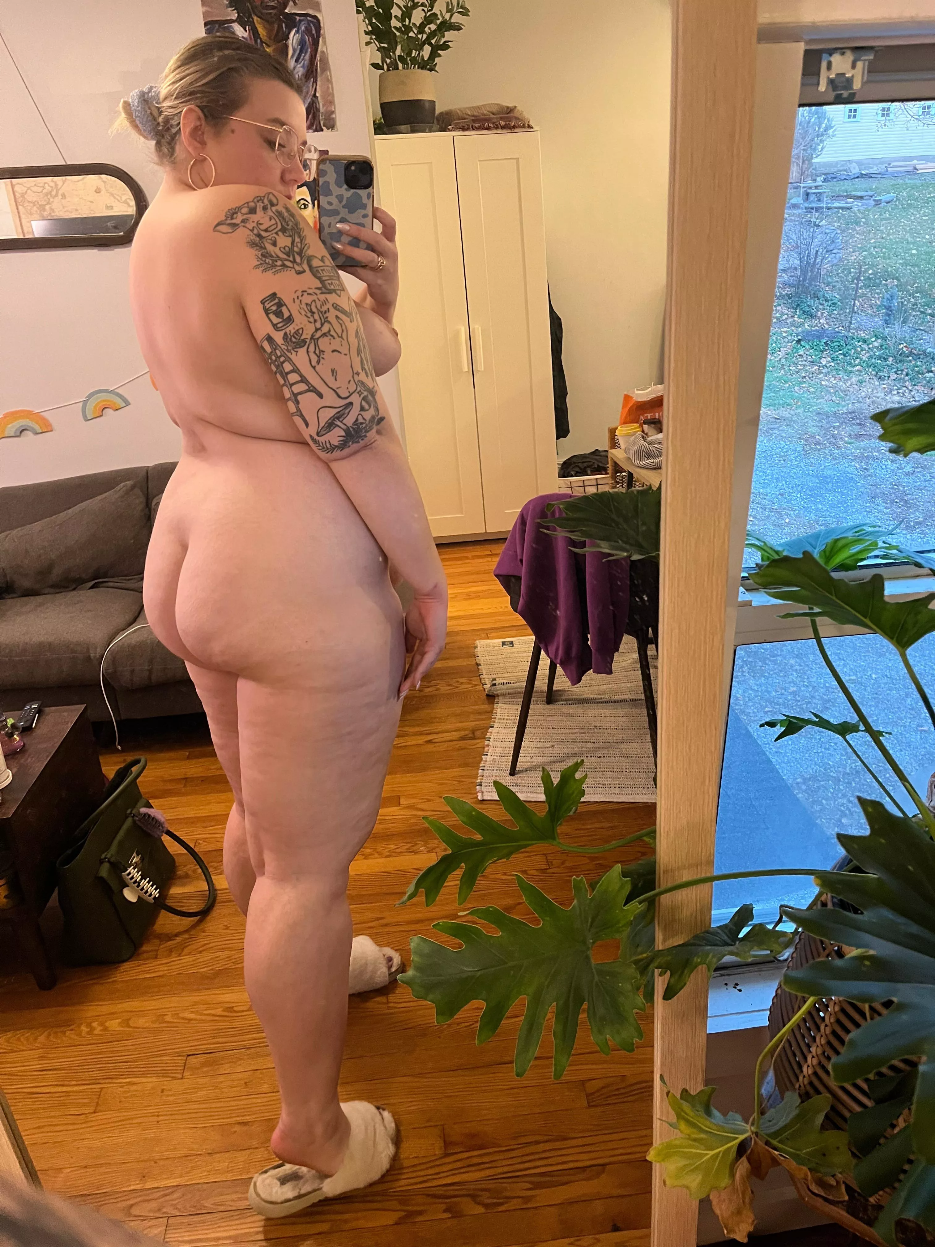 This big girl is bored at home 😏