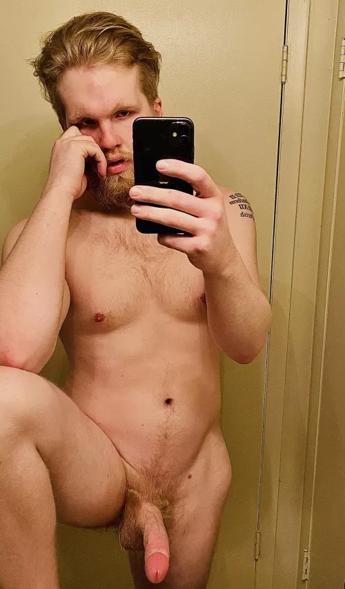 Throwback to short hair, but come get these backshots either way