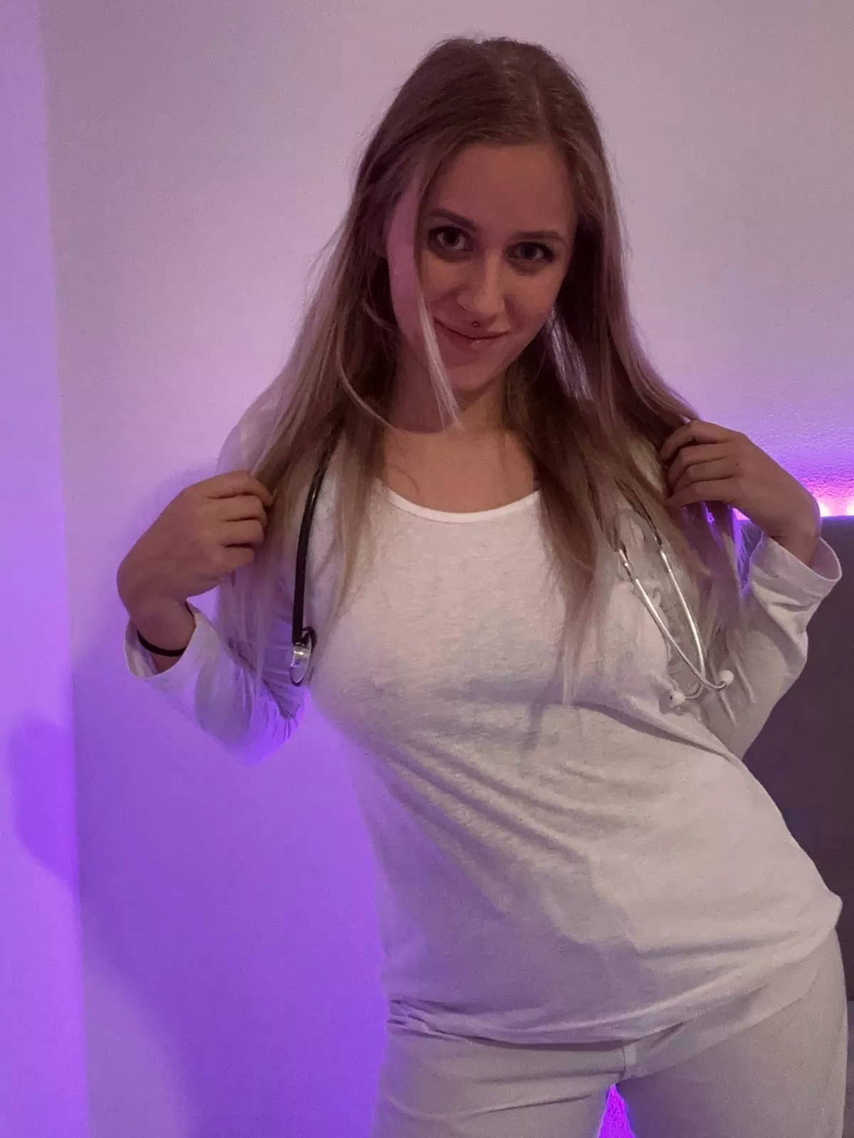 Time to show my face to you guys, too. Thanks for all your positive comments <3