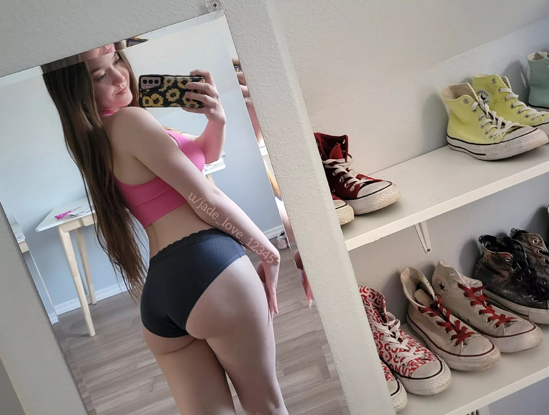 [TW] I bet I'd look even better in your bed