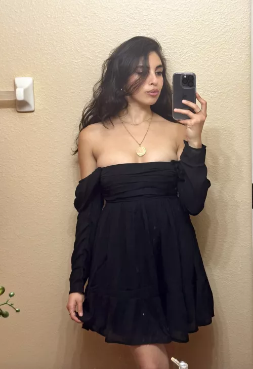 Well-endowed Arabian hottie