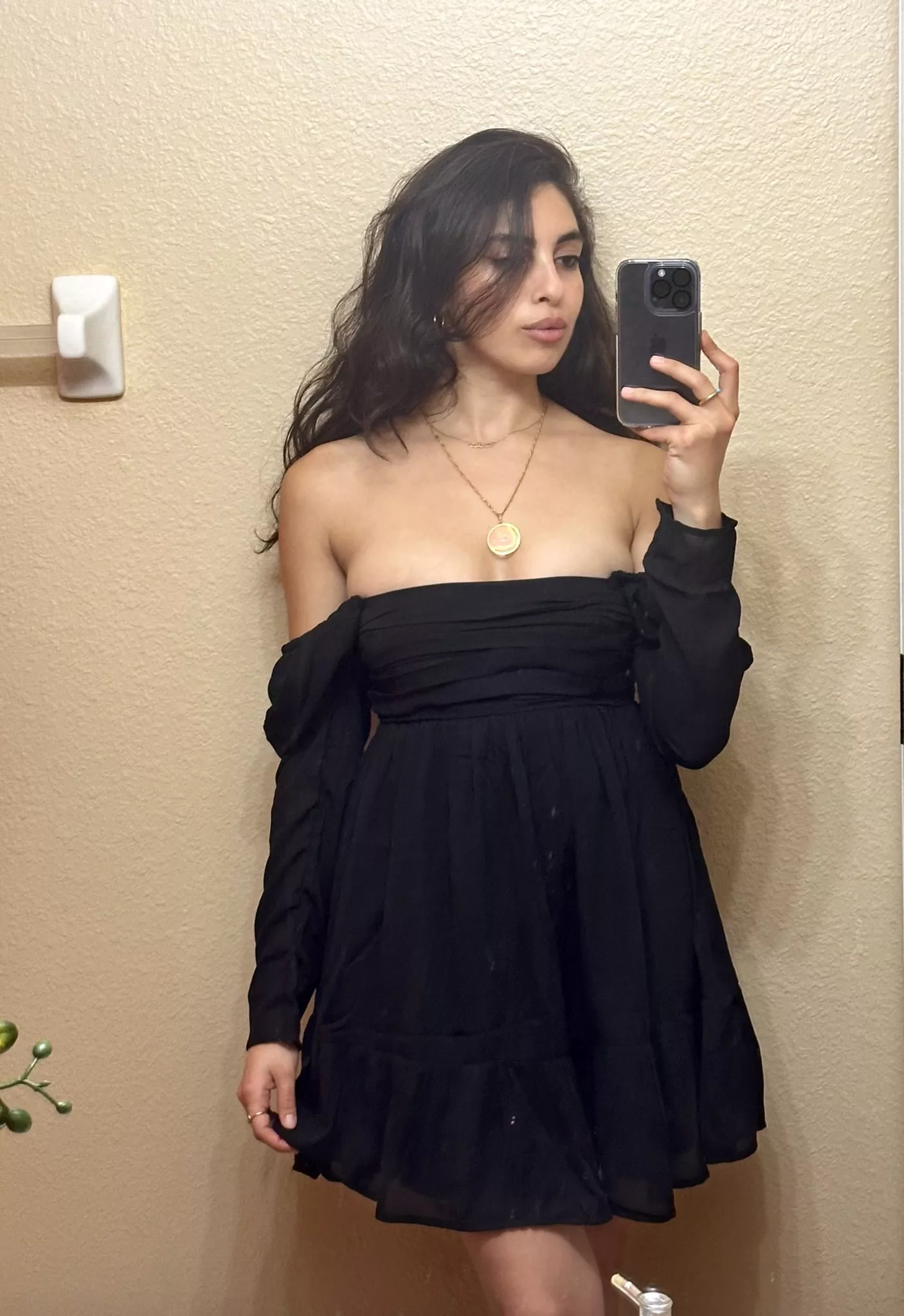 Well-endowed Arabian hottie