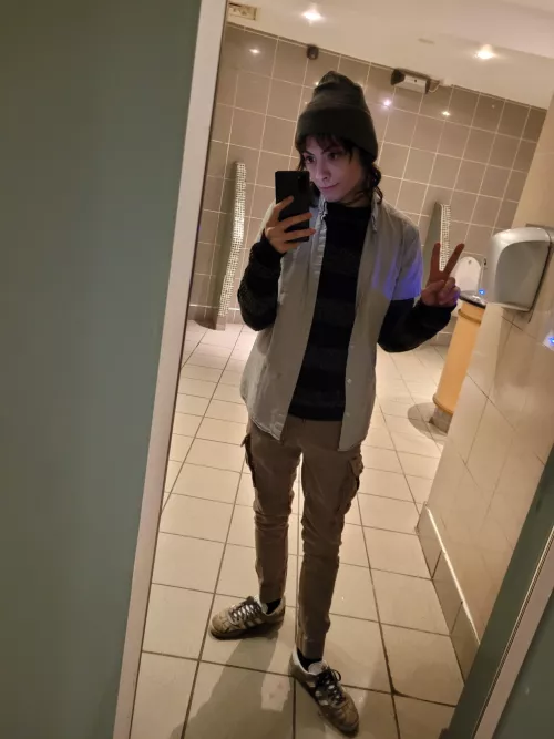 Went out like this for a night out with the boys, felt cute asf <3 Thoughts?